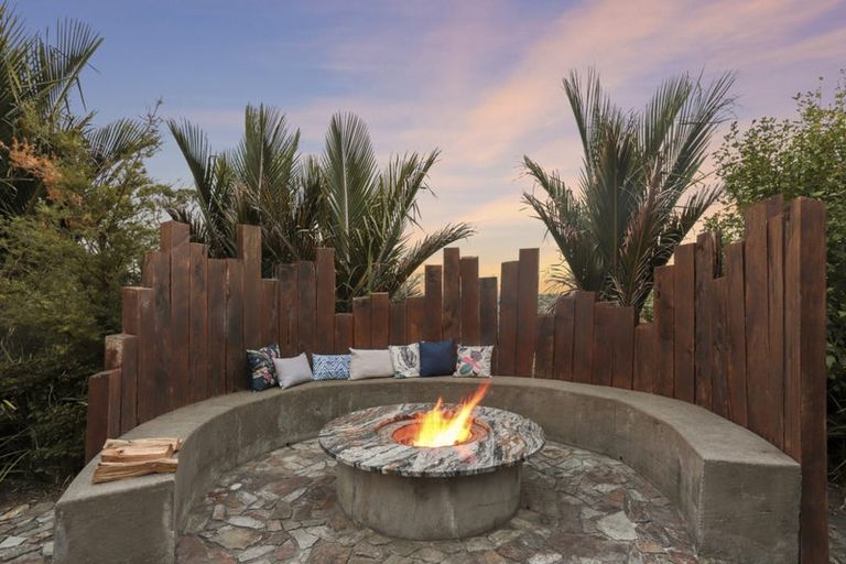 Photo of property in 305 Sturges Road, Henderson Valley, Auckland, 0612