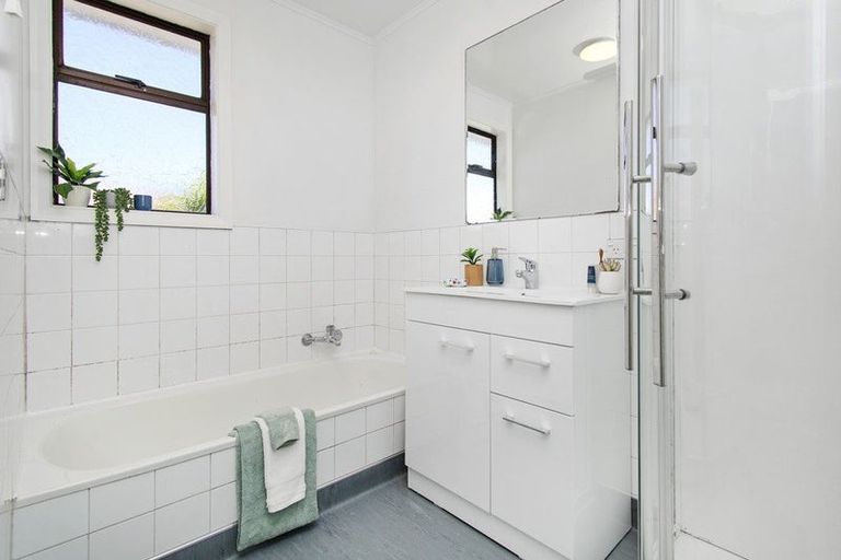 Photo of property in 22 Franklyn Road, Tawa, Wellington, 5028