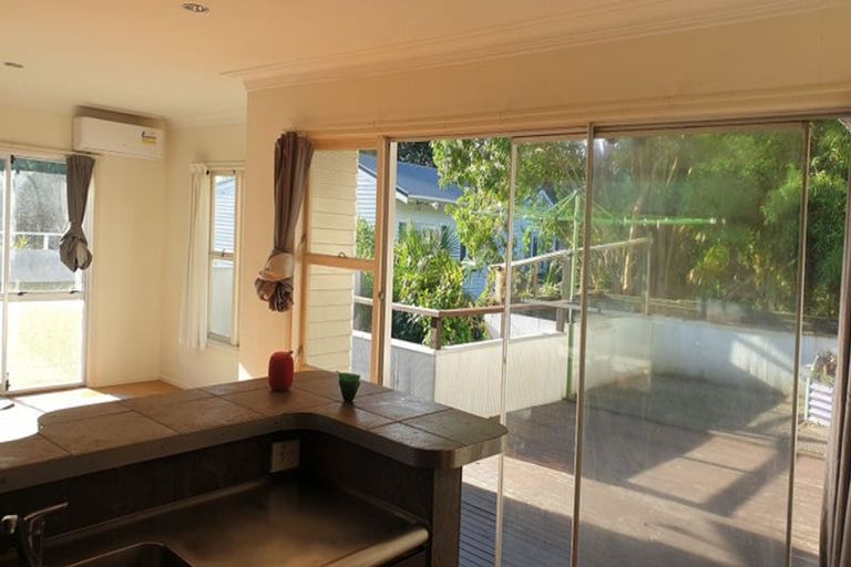 Photo of property in 36 Comins Crescent, Mission Bay, Auckland, 1071
