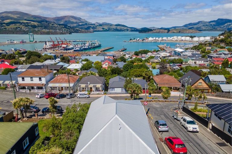 Photo of property in 2 Cornwall Road, Lyttelton, 8082
