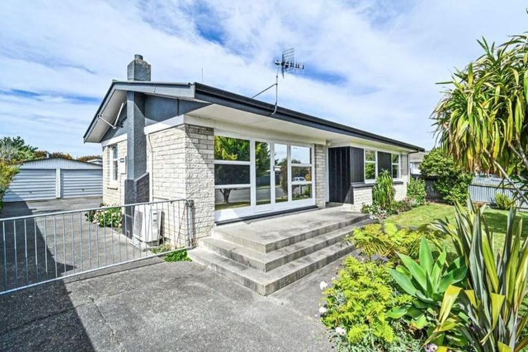 Photo of property in 52 Folkestone Drive, Flaxmere, Hastings, 4120