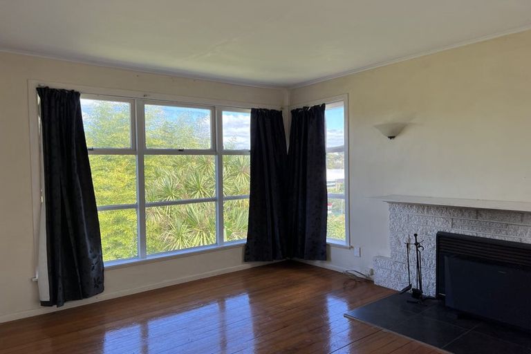 Photo of property in 33 Howard Road, Northcote, Auckland, 0627