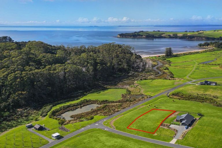 Photo of property in 2 Taha Puke Road, Okura Bush, Silverdale, 0794