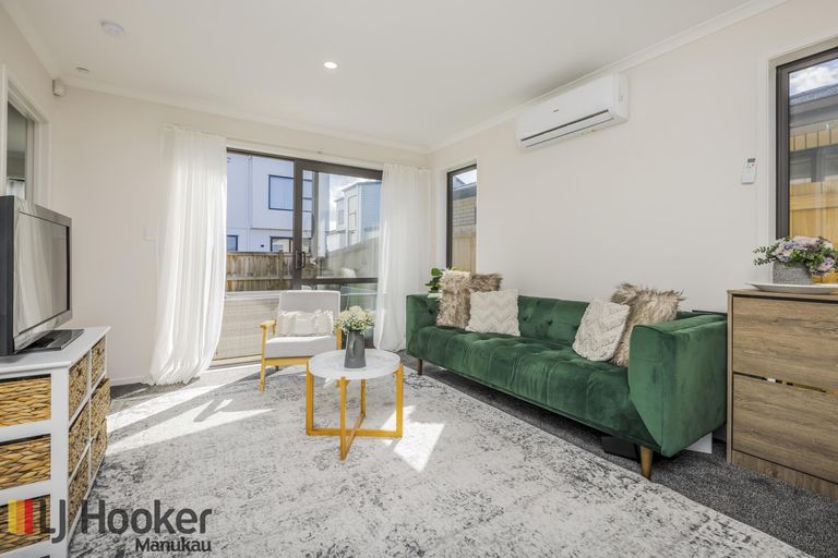 Photo of property in 15 Farmland Road, Papakura, 2110