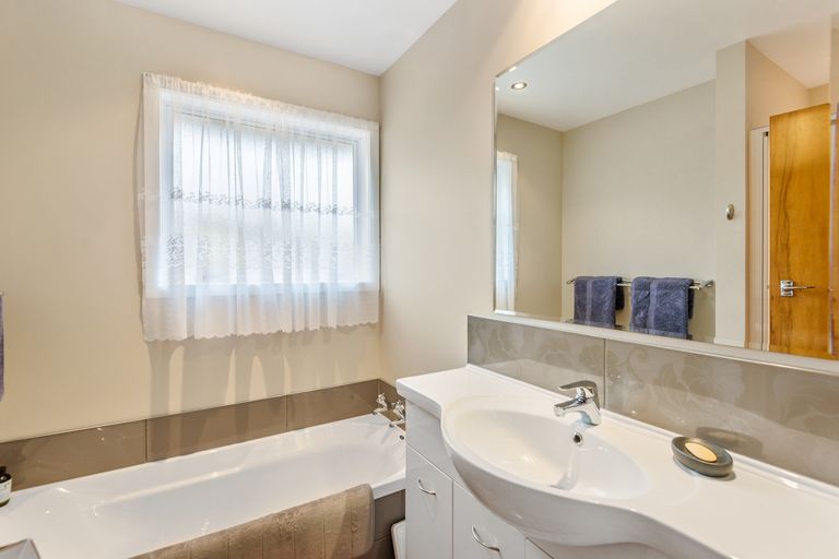 Photo of property in 11 Arran Crescent, Woolston, Christchurch, 8062