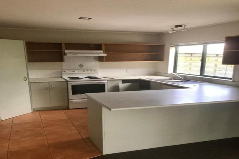 Photo of property in 60 Cobham Crescent, Kelston, Auckland, 0602