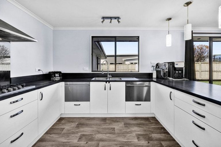 Photo of property in 5 Reremoana Close, Hawera, 4610