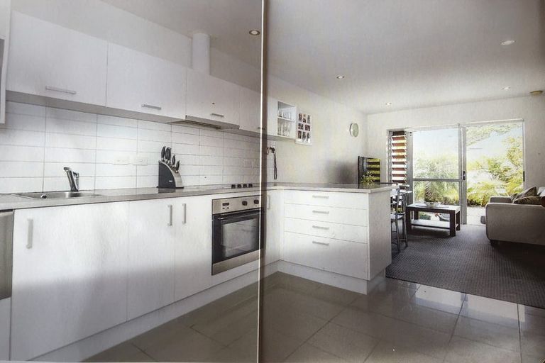 Photo of property in 1a/60 Masons Road, Oteha, Auckland, 0632