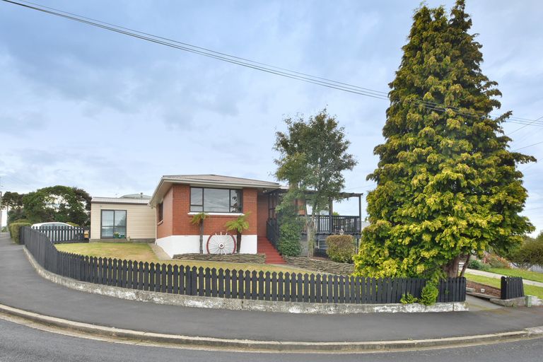 Photo of property in 6 Stephen Street, Halfway Bush, Dunedin, 9010