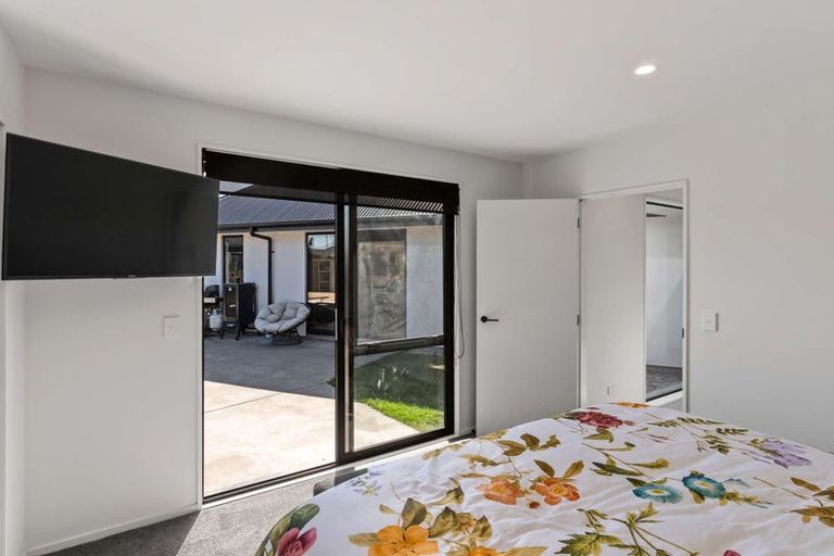 Photo of property in 15 Evelyn Crescent, Marshland, Christchurch, 8083