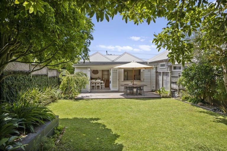 Photo of property in 37 Church Street, Devonport, Auckland, 0624