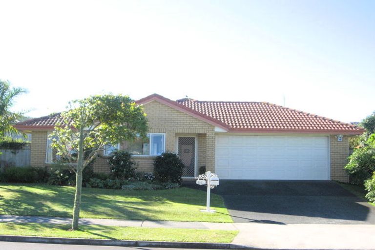 Photo of property in 66 Sandwick Drive, Weymouth, Auckland, 2103