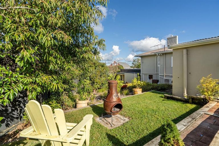 Photo of property in 1 Lavelle Road, Henderson, Auckland, 0612