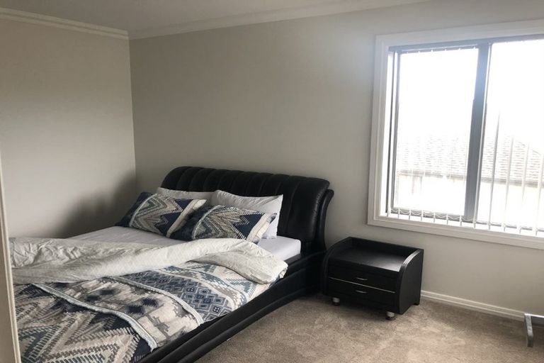 Photo of property in 4 Colliston Rise, Pinehill, Auckland, 0632