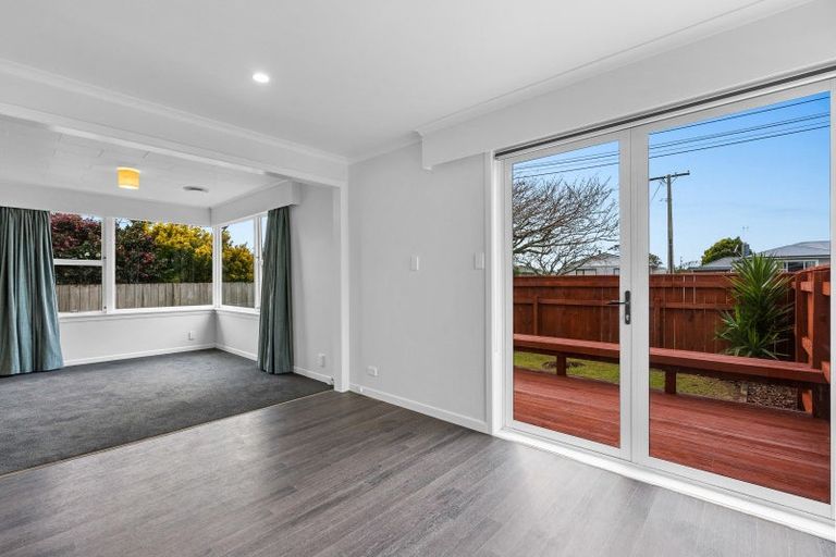 Photo of property in 9 Truby King Street, Merrilands, New Plymouth, 4312