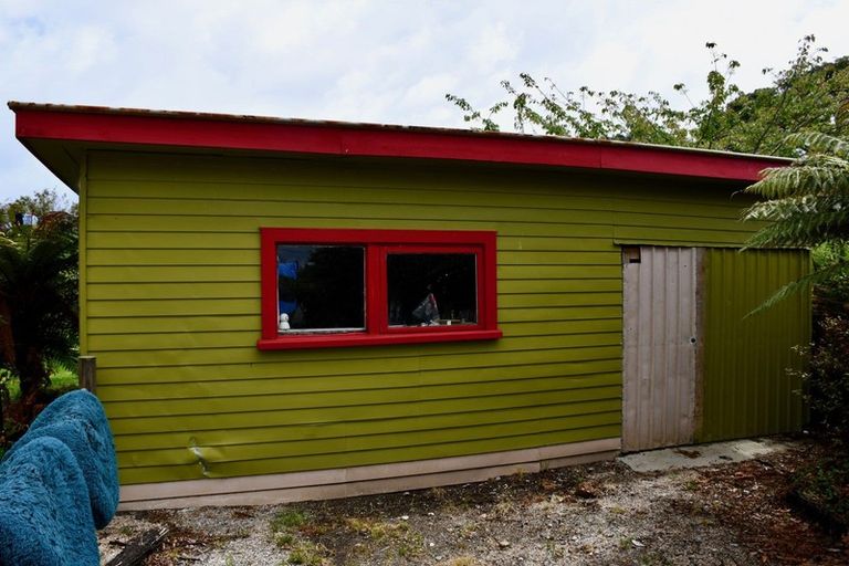 Photo of property in 13 Wharf Road, Karamea, 7893