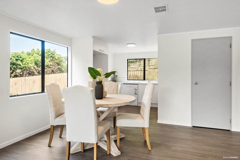 Photo of property in 2/523 Glenfield Road, Glenfield, Auckland, 0629