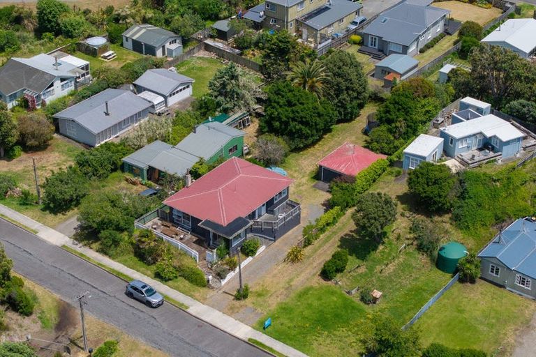 Photo of property in 141 Kahukura Avenue, Waitarere Beach, Levin, 5510