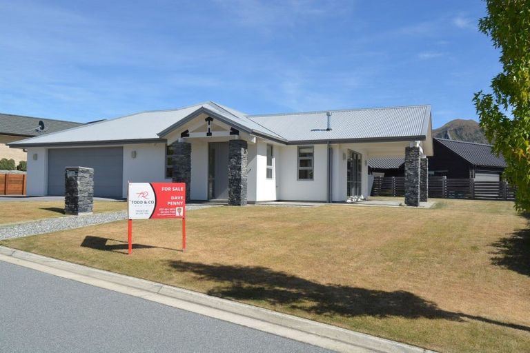 Photo of property in 4 Avalanche Place, Wanaka, 9305