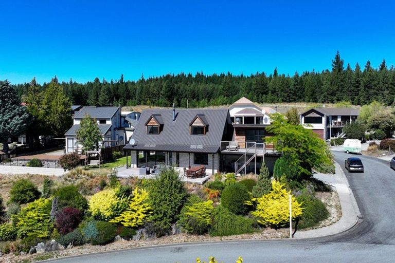 Photo of property in 4 Hamilton Drive, Lake Tekapo, 7999