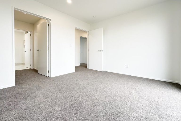Photo of property in 33 Akoranga Place, Hornby, Christchurch, 8042