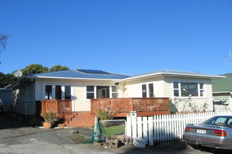 Photo of property in 16 Gladstone Road, Bluff Hill, Napier, 4110