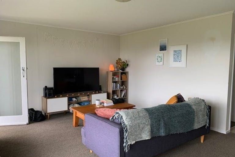Photo of property in 2/4 Dewsbury Terrace, Castor Bay, Auckland, 0620