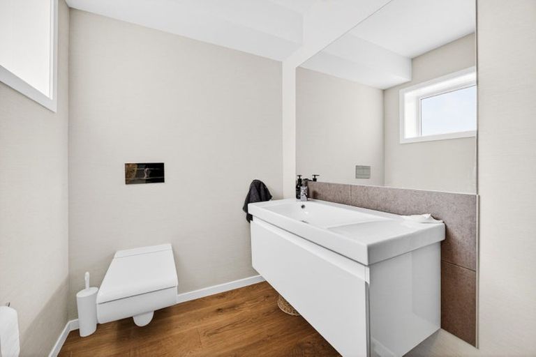 Photo of property in 9a Craig Road, Milford, Auckland, 0620