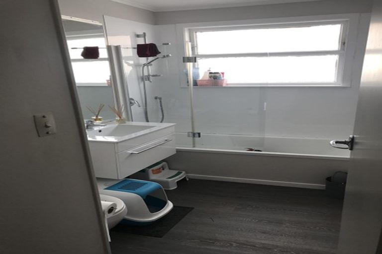 Photo of property in 2/129 Martin Street, Wallaceville, Upper Hutt, 5018