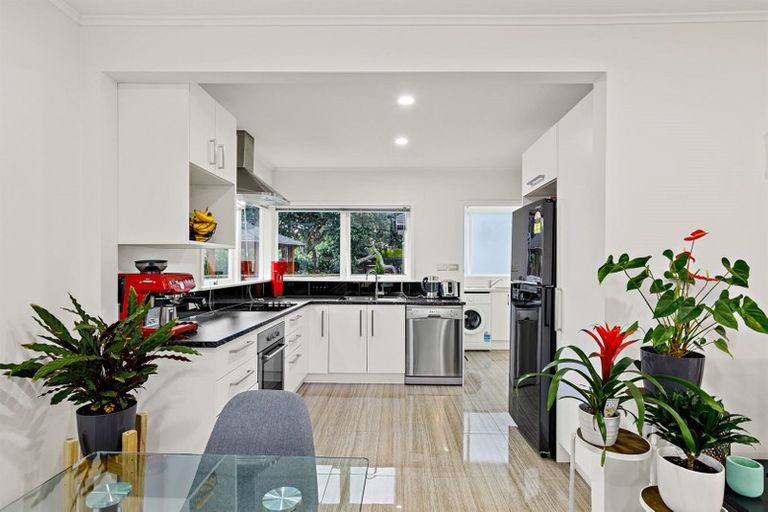 Photo of property in 1/21 East Coast Road, Milford, Auckland, 0620