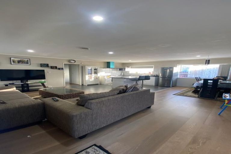 Photo of property in 1/24 Waimana Road, Conifer Grove, Takanini, 2112