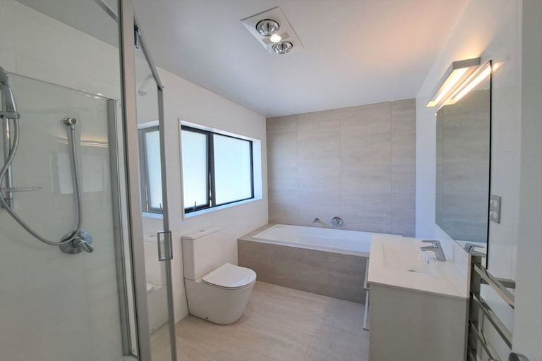 Photo of property in 10 Tagish Way, Orewa, 0931