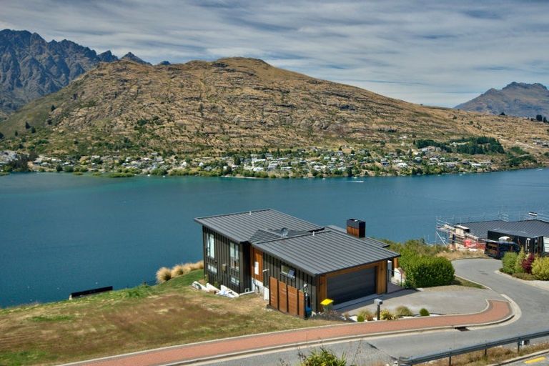 Photo of property in 8 Florence Close, Queenstown Hill, Queenstown, 9300