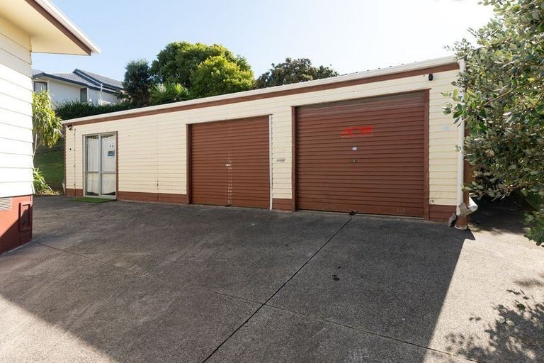 Photo of property in 5 Edgware Road, West Harbour, Auckland, 0618