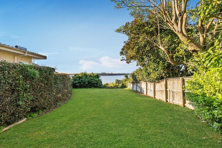 Photo of property in 2/79 Sylvan Avenue, Northcote, Auckland, 0627