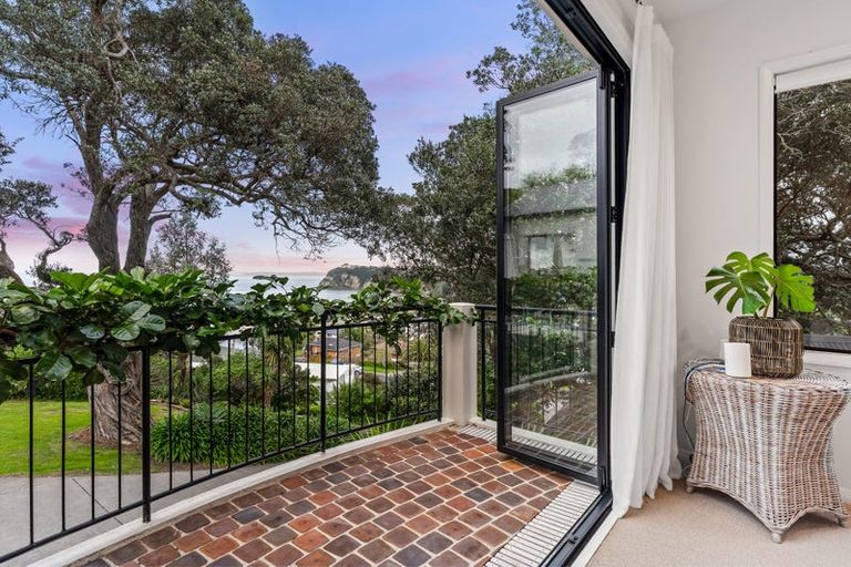 Photo of property in 10 Zita Avenue, Matakatia, Whangaparaoa, 0930