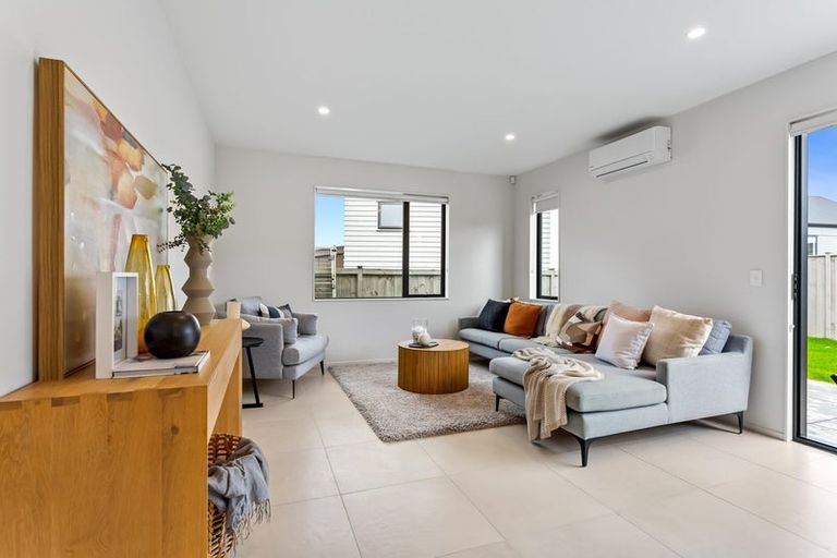 Photo of property in 5 Seafoam Road, Rosehill, Papakura, 2113