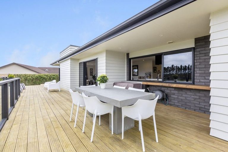 Photo of property in 5a Tupuhi Place, Highlands Park, New Plymouth, 4312