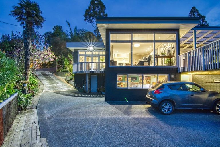 Photo of property in 207 Godley Road, Titirangi, Auckland, 0604