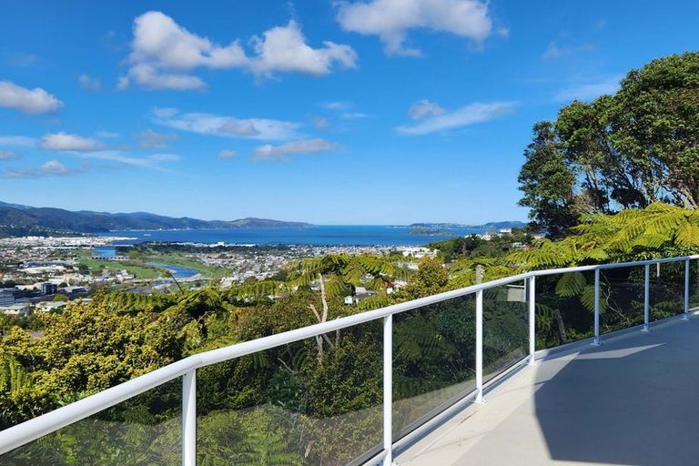 Photo of property in 75 Viewmont Drive, Harbour View, Lower Hutt, 5010