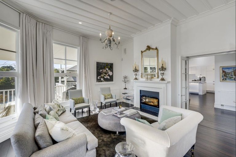 Photo of property in 59 Busby Hill, Havelock North, 4130