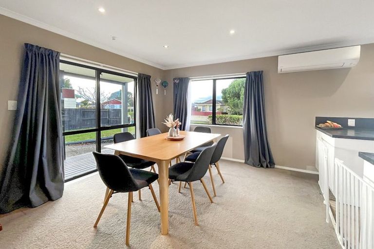 Photo of property in 9 Cargill Grove, Kelvin Grove, Palmerston North, 4414