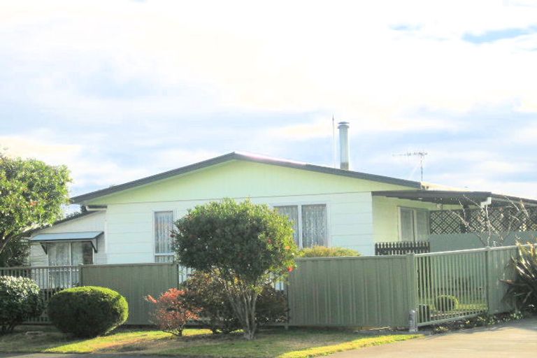 Photo of property in 32 Tait Drive, Greenmeadows, Napier, 4112