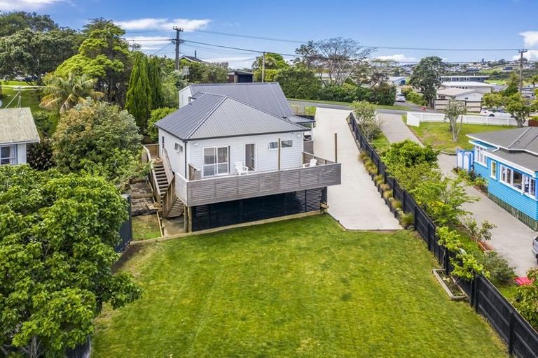 Photo of property in 19 Penton Road, Stanmore Bay, Whangaparaoa, 0932