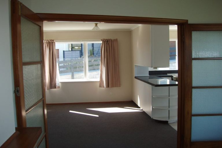 Photo of property in 73 Mills Road, Brooklyn, Wellington, 6021