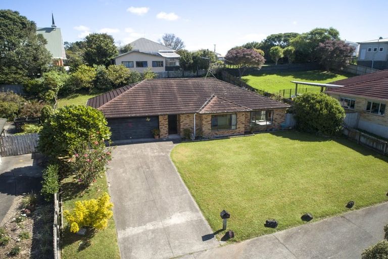 Photo of property in 36 Te Kauri Place, Helensville, 0800