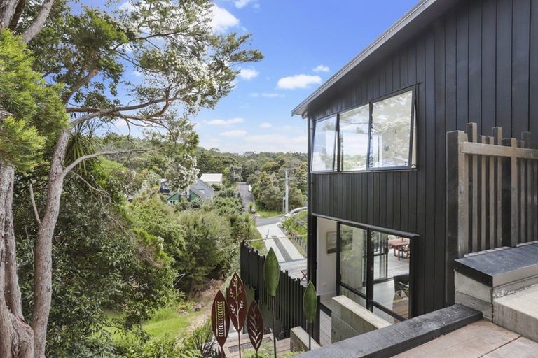 Photo of property in 102 Balmain Road, Chatswood, Auckland, 0626