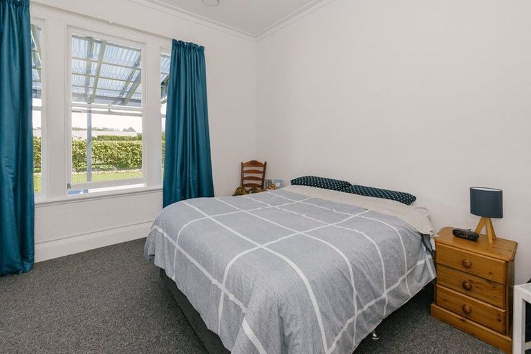 Photo of property in 40 Turitea Road, Fitzherbert, Palmerston North, 4472