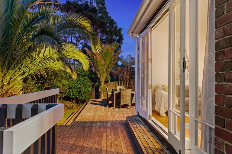 Photo of property in 342 Titirangi Road, Titirangi, Auckland, 0604