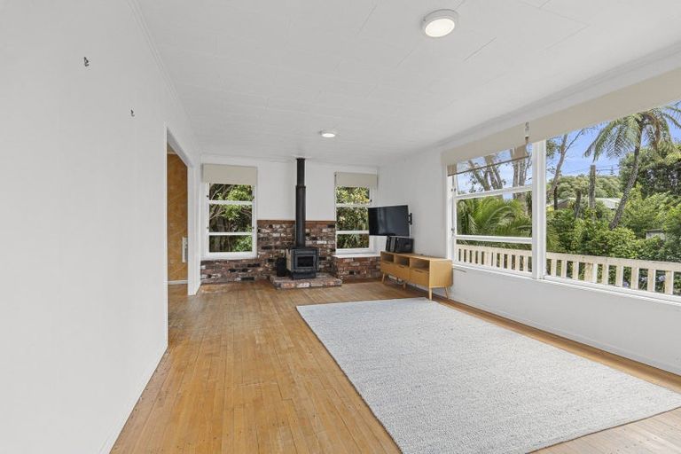 Photo of property in 52 Pitcairn Street, Oakura, 4314